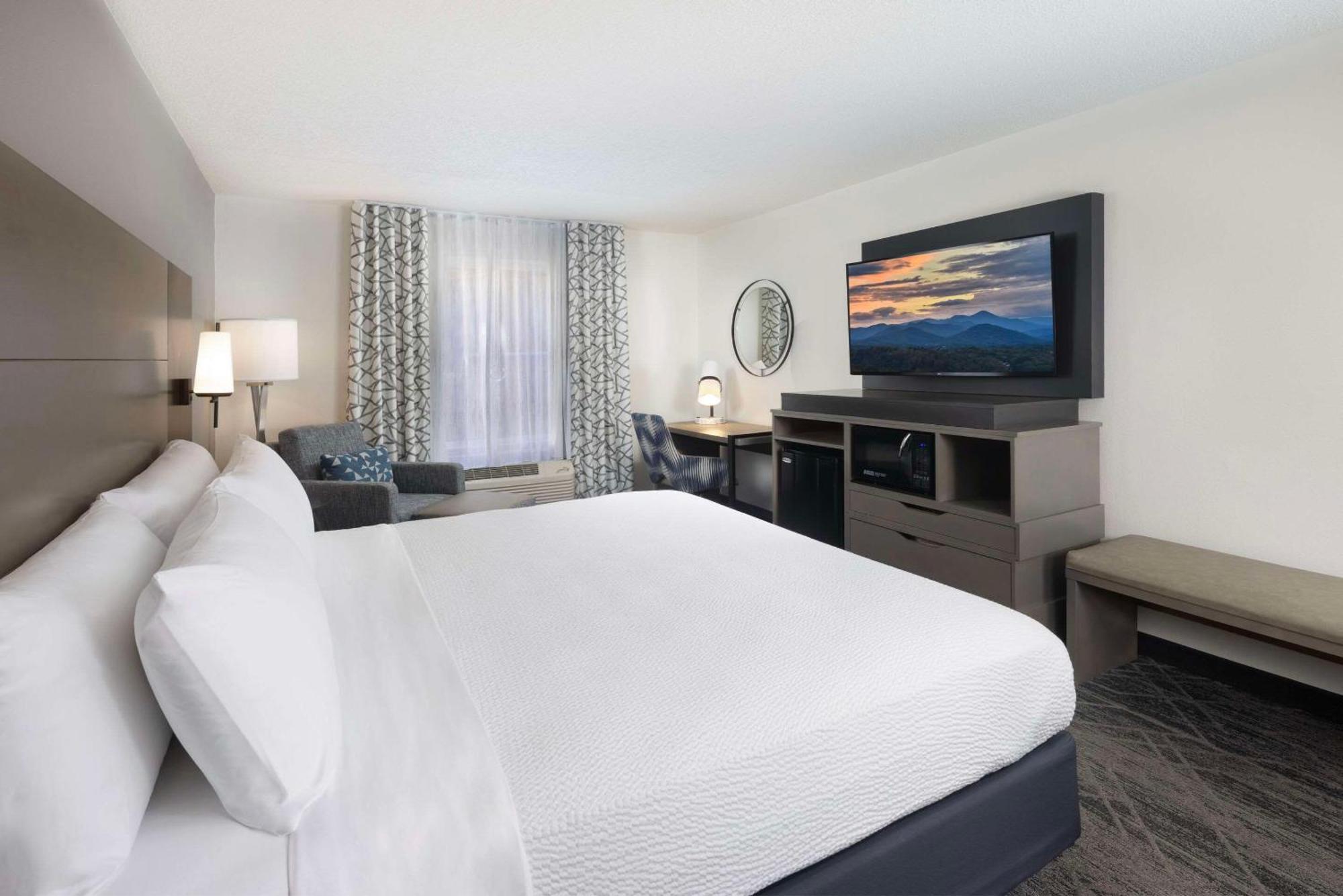 Country Inn & Suites By Radisson Asheville Downtown Tunnel Road Eksteriør billede