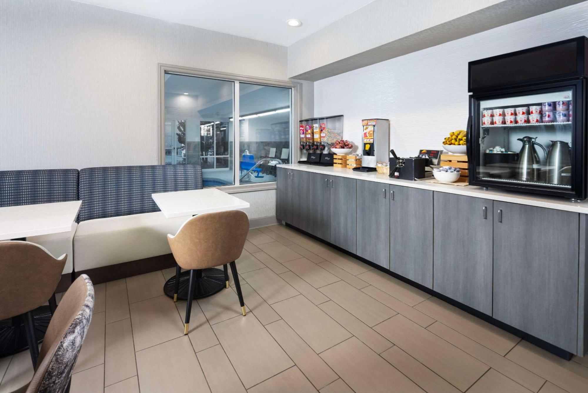 Country Inn & Suites By Radisson Asheville Downtown Tunnel Road Eksteriør billede