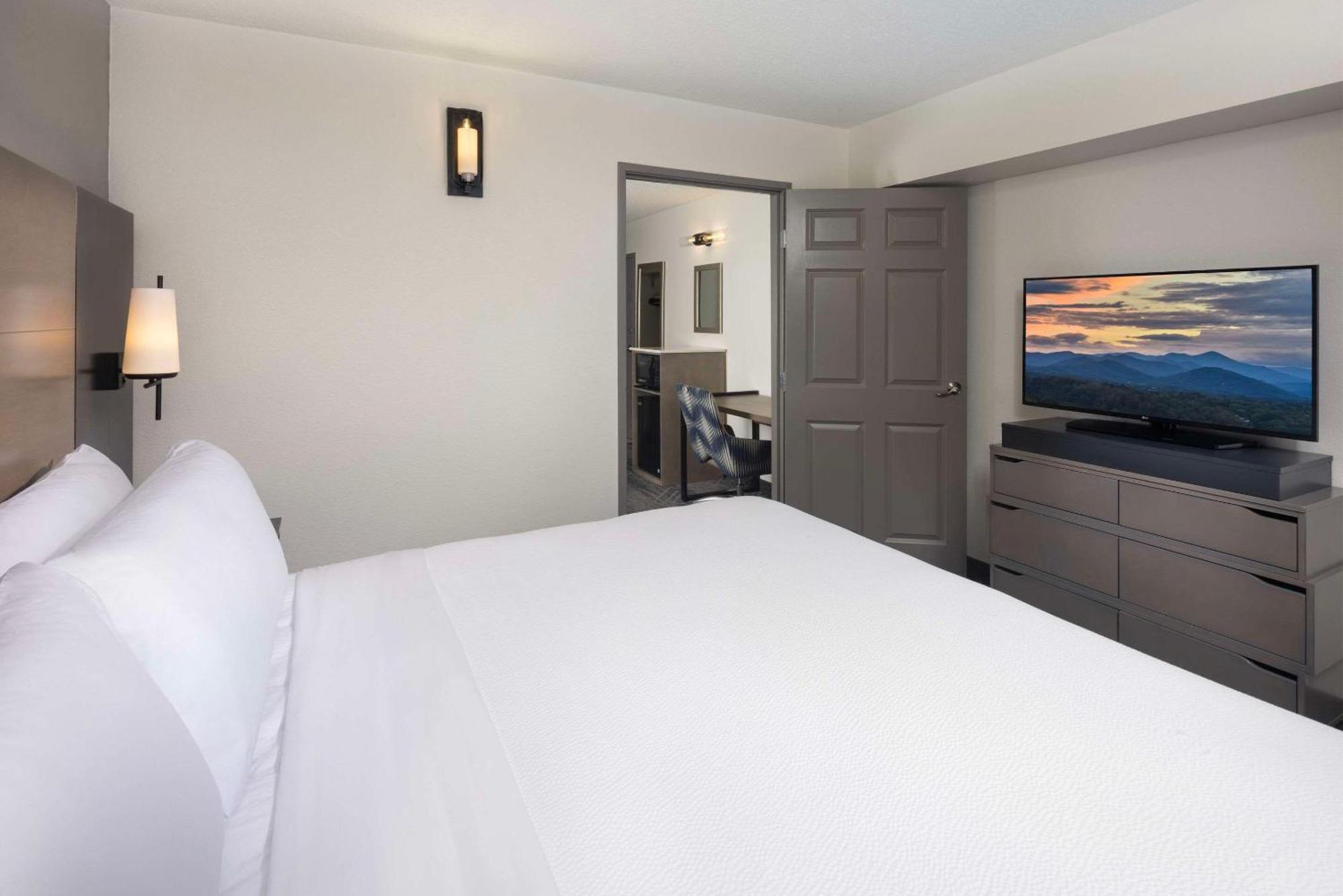 Country Inn & Suites By Radisson Asheville Downtown Tunnel Road Eksteriør billede