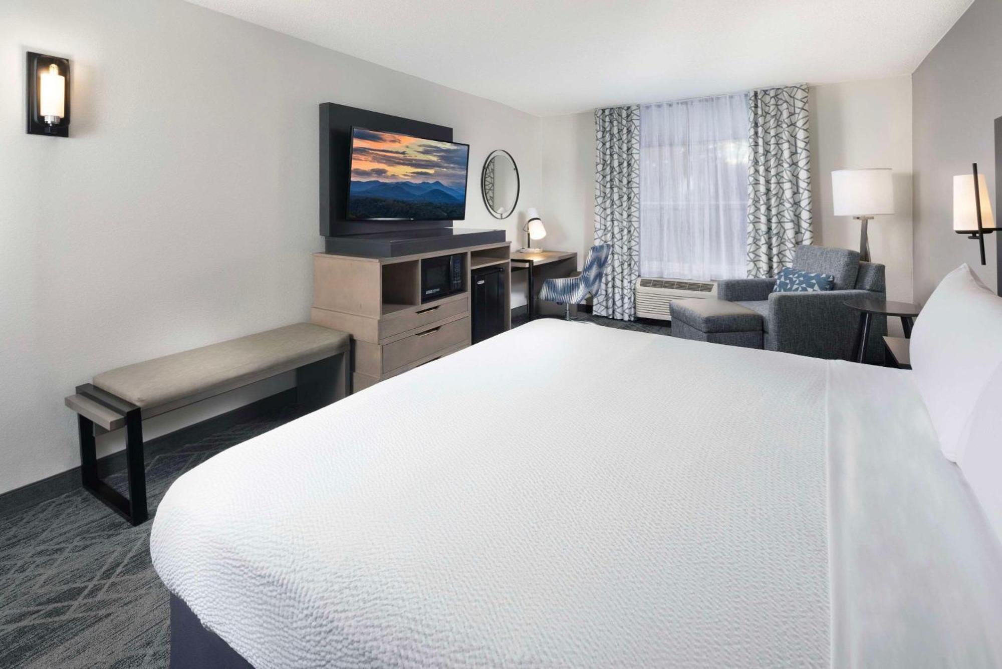 Country Inn & Suites By Radisson Asheville Downtown Tunnel Road Eksteriør billede
