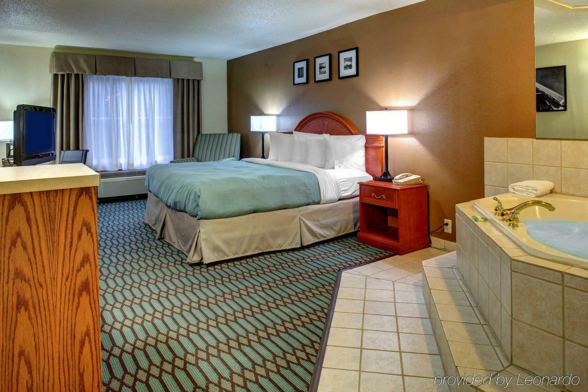 Country Inn & Suites By Radisson Asheville Downtown Tunnel Road Eksteriør billede